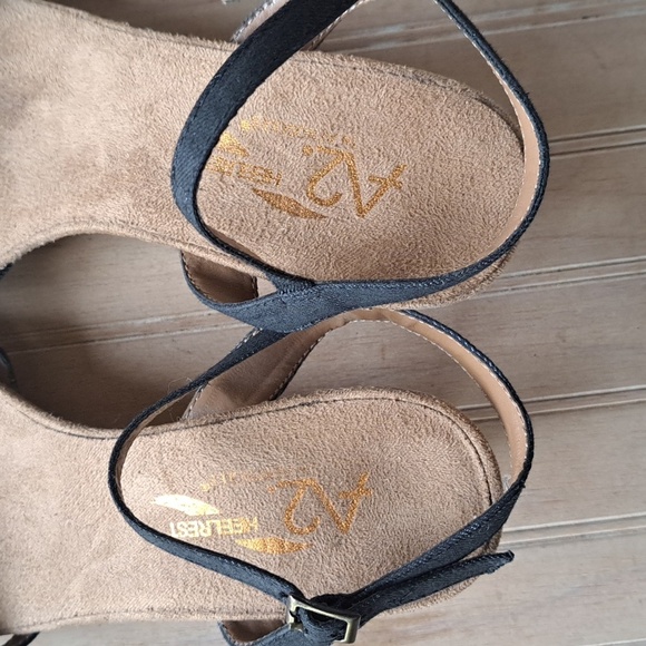 Aeropostals Ankle Strap Buckle Short Heel Wedges Y2k Navy Boho 2 Toned Sandals - Picture 4 of 13